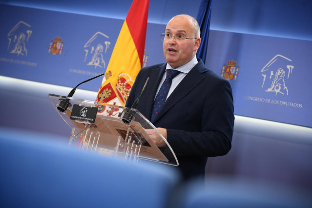 El portavoz del PP en el Congreso, Miguel Tellado, durante una rueda de prensa posterior a la Junta de Portavoces en el Congreso de los Diputados, a 11 de marzo de 2025, en Madrid (España).