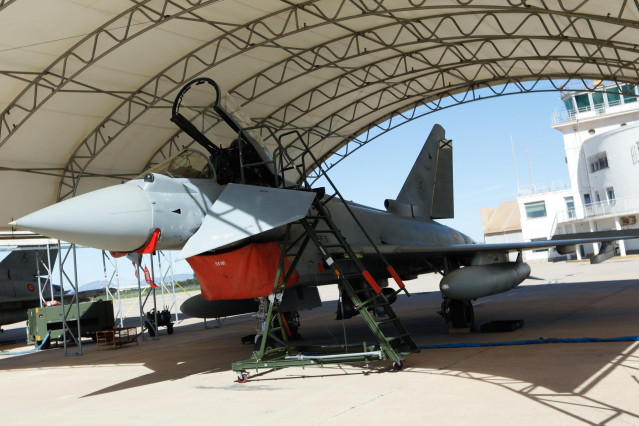 Uno de los aviones Eurofighter Typhoon del Ala 11 desplegados para el ejercicio de activación 'Eagle Eye 25-01' en la Base Aérea de San Javier