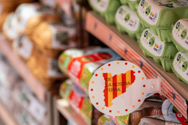 Productos catalanes en un supermercado de Caprabo.