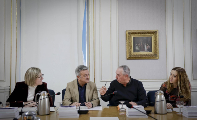 Diputados del PSPV y de Compromís este martes en la junta de síndics