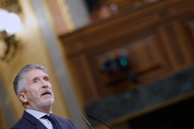 Archivo - El ministro de Interior, Fernando Grande-Marlaska, interviene durante una sesión plenaria en el Congreso de los Diputados