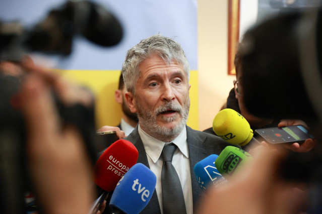 El ministro del Interior, Fernando Grande-Marlaska, atiende este martes en Sevilla a los medios.