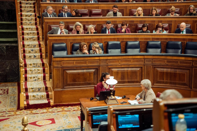 Archivo - La vicepresidenta primera y ministra de Hacienda, María Jesús Montero y  la vicepresidenta segunda y ministra de Trabajo, Yolanda Díaz, a 22 de enero de 2025, en Madrid (España).