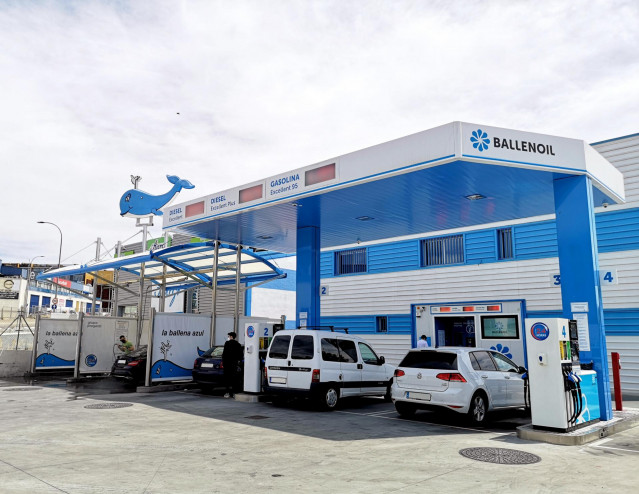 Archivo - Estación de servicio Ballenoil