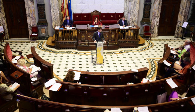 Archivo - Imagen de arcivo del pleno del Ayuntamiento de València