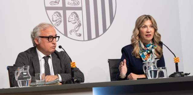 El consejero de Agricultura, Javier Rincón, y la vicepresidenta del Gobierno de Aragón, Mar Vaquero.