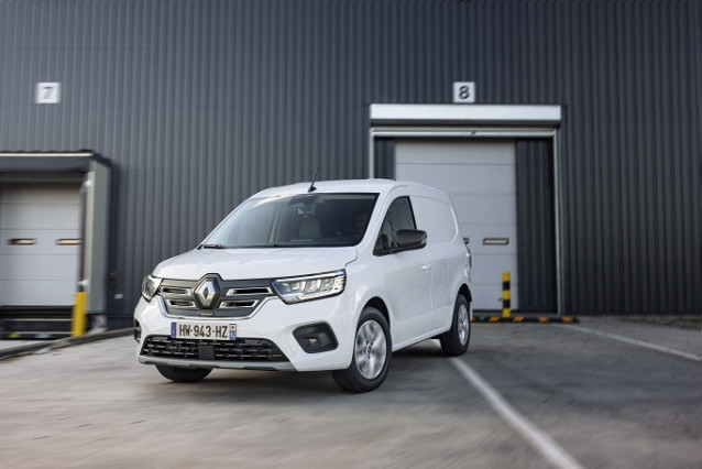 Archivo - Renault recorta 300 puestos de trabajo temporales en su planda de Sandouville, Francia.