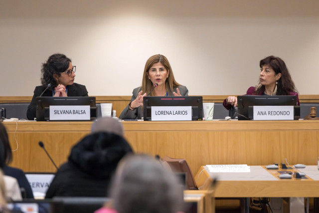 De izquierda a derecha: la coordinadora de la IIPPEVCM, Silvana Balsa, la Secretaria Iberoamericana de Cooperación, Lorena Larios y la ministra de Igualdad, Ana Redondo.