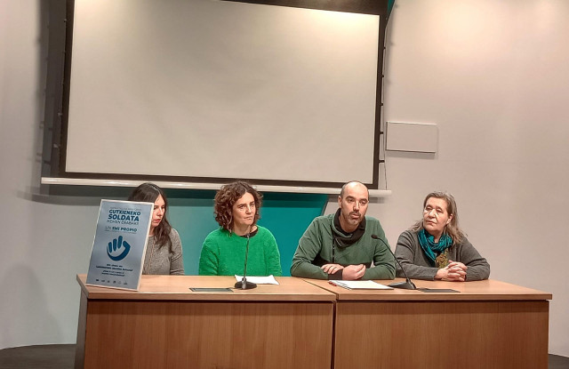Sandra García (Steilas), Oihana Lopetegi (LAB), Pello Igeregi (ELA) e Isabel Castro (ESK).