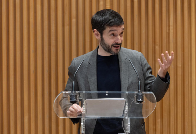 Archivo - El ministro de Derechos Sociales, Consumo y Agenda 2030, Pablo Bustinduy, interviene durante la clausura de la jornada Plataforma del Voluntariado, en el Congreso de los Diputados, a 7 de febrero de 2025, en Madrid (España).