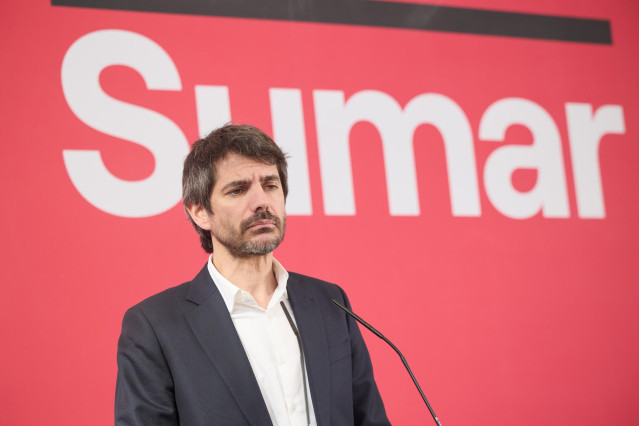 El portavoz de Sumar, Ernest Urtasun, durante una rueda de prensa en el Espacio Rastro, a 17 de febrero de 2025, en Madrid (España).