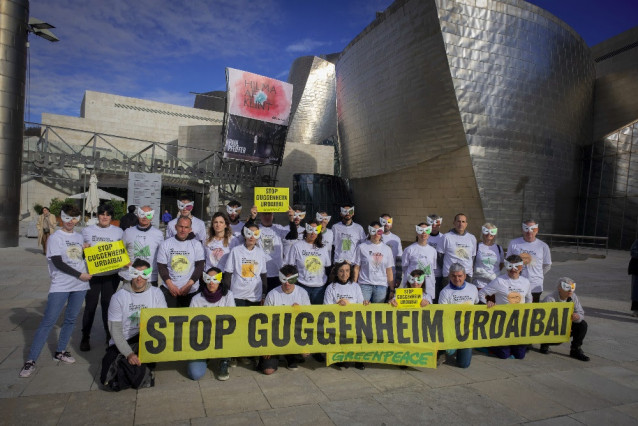 Concentración de Greanpeace contra el Guggenheim Urdaibai (archivo)