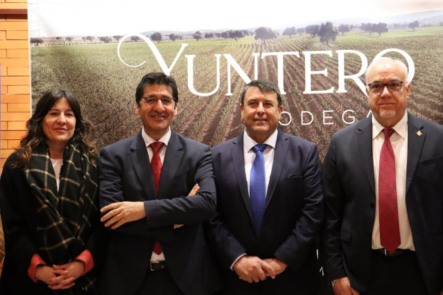 El vicepresidente segundo del Gobierno de Castilla-La Mancha, José Manuel Caballero, ha inaugurado la I Jornada Técnica de la Viña de la cooperativa ‘Jesús del Perdón’ de Manzanares en el Gran Teatro de la localidad.