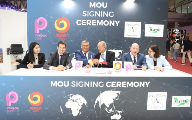 Firma del acuerdo con Filipinas