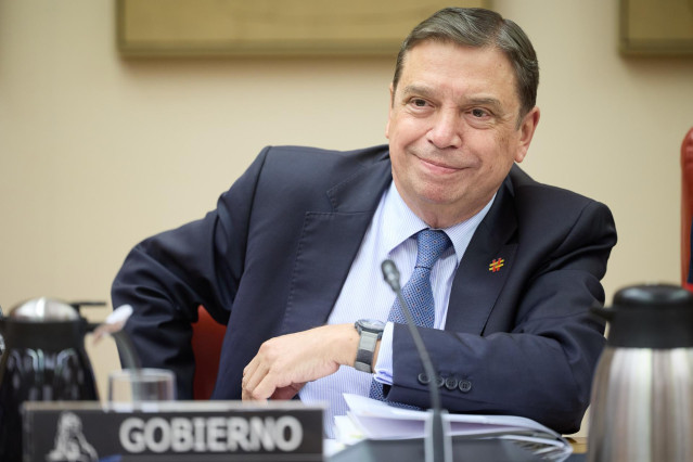 El ministro de Agricultura, Pesca y Alimentación, Luis Planas, comparece ante la Comisión de Agricultura, Pesca y Alimentación del Congreso de los Diputados, a 13 de marzo de 2025, en Madrid (España).