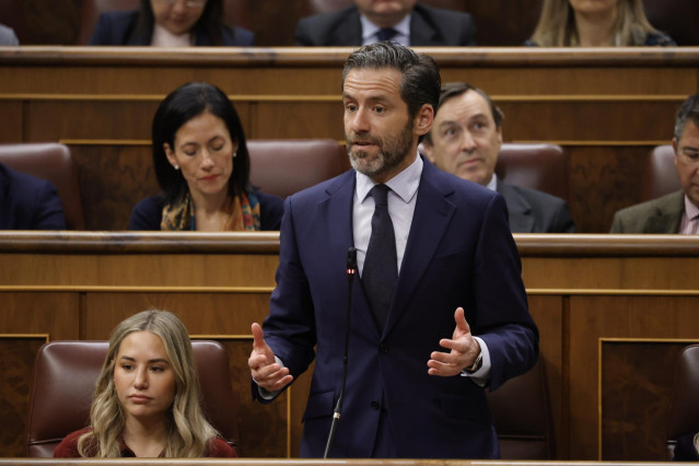 El portavoz del PP, Borja Sémper, interviene durante una sesión de control al Gobierno en el Congreso de los Diputados, a 26 de febrero de 2025, en Madrid (España).