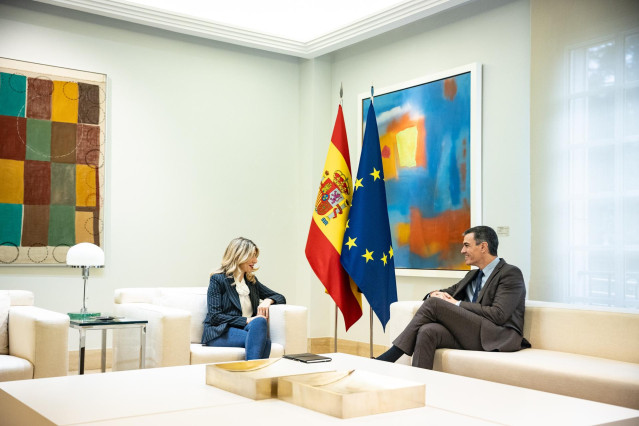 El presidente del Gobierno, Pedro Sánchez y la vicepresidenta segunda y ministra de Trabajo, Yolanda Díaz, a 11 de marzo de 2025, en Madrid (España).