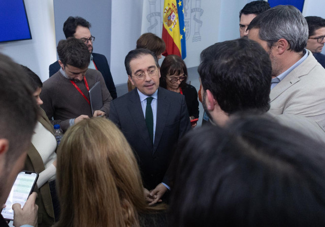 El ministro de Asuntos Exteriores, Unión Europea y Cooperación, José Manuel Albares, ofrece una rueda de prensa acerca de los encuentros que está manteniendo el presidente del Gobierno, Pedro Sánchez, con los portavoces de los grupos parlamentarios.