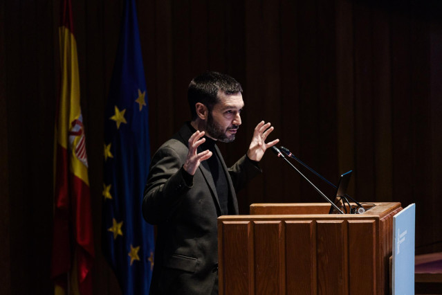 El ministro de Derechos Sociales, Consumo y Agenda 2030, Pablo Bustinduy, durante un acto con motivo del Día Mundial de las Personas Consumidoras, organizado por el Ministerio de Derechos Sociales, Consumo y Agenda 2030, en la sede del Ministerio.