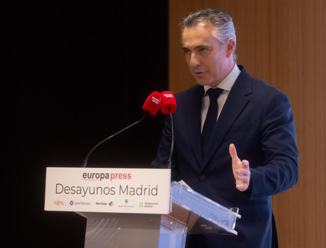 Archivo - El consejero de Medio Ambiente, Agricultura e Interior de la Comunidad de Madrid, Carlos Novillo, interviene durante un Desayuno Madrid, en el Auditorio Meeting Place de Castellana, a 13 de diciembre de 2024, en Madrid (España).