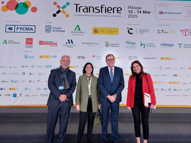Ignacio Román, director general del Palacio de Ferias y Congresos de Málaga; Olga Ballesteros, subdirectora general de Relaciones Institucionales de la Secretaría General de Instituciones Penitenciarias; Ángel Luis Ortiz, secretario general de Institucio