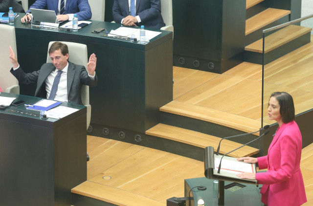Archivo - El alcalde de Madrid, José Luis Martinez-Almeida, durante la intervención de la portavoz del PSOE en el Ayuntamiento de Madrid, Reyes Maroto, en una sesión ordinaria del Pleno del Ayuntamiento