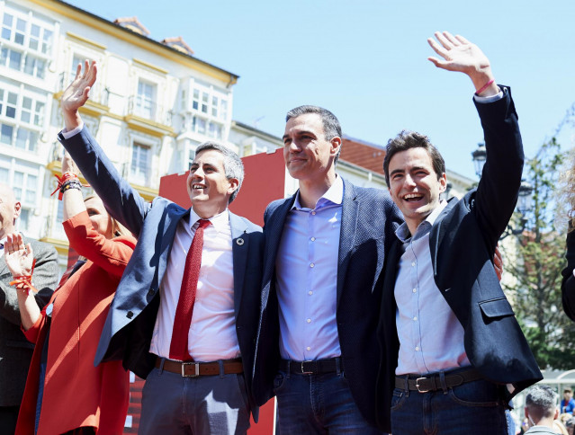 Archivo - Pablo Zuloaga, Pedro Sánchez y Pedro Casares
