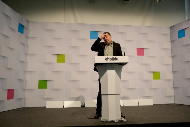 Archivo - El coordinador general de EH Bildu, Arnaldo Otegi, en una rueda de prensa