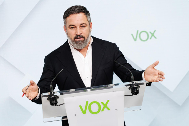 Archivo - El presidente de VOX, Santiago Abascal, durante una rueda de prensa posterior al Comité de Acción Política de VOX, a 2 de septiembre de 2024, en Madrid (España).