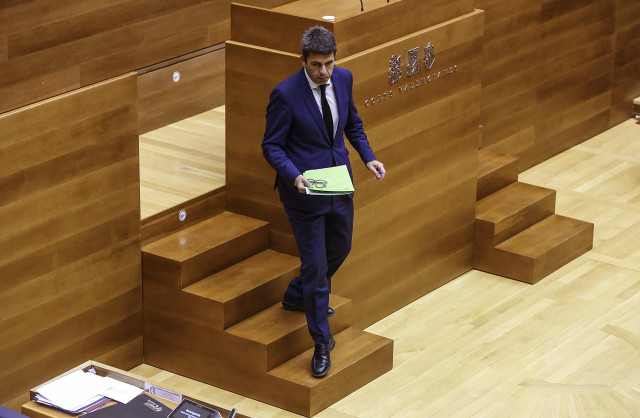 Archivo - El presidente de la Generalitat Valenciana, Carlos Mazón,en Les Corts, en una imagen de archivo