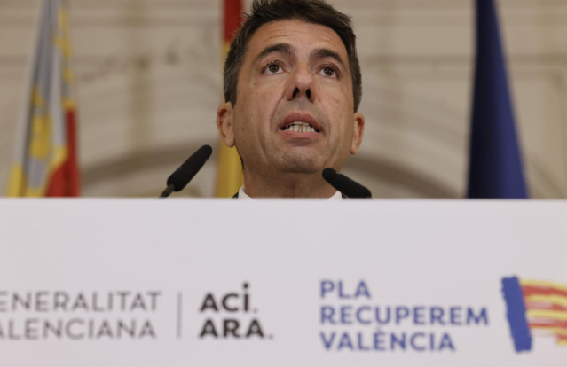 El president de la Generalitat, Carlos Mazón, en una comparecencia en Les Corts