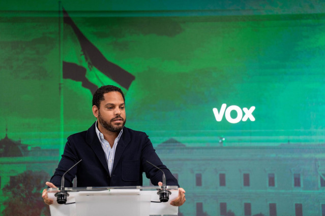 Archivo - El candidato de VOX la Presidencia de Cataluña, Ignacio Garriga, durante una rueda de prensa, en la sede de Vox, a 22 de abril de 2024, en Madrid (España).
