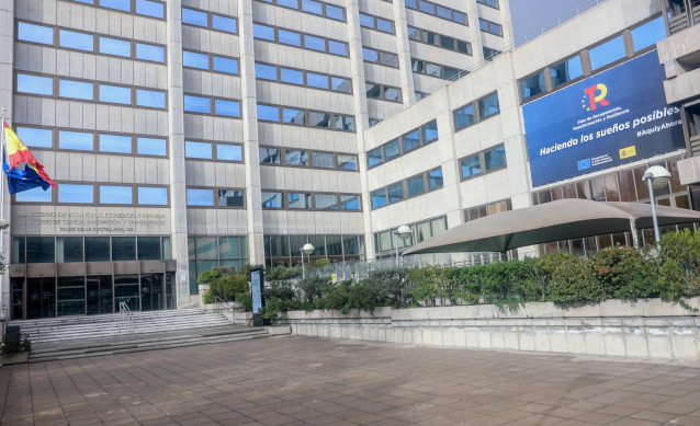 Archivo - La fachada del Ministerio de Economía y Comercio, a 26 de marzo de 2024, en Madrid (España).