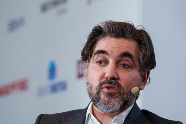 El CEO de Santander España, Ignacio Juliá, interviene durante el V Observatorio de las Finanzas organizado por El Español e Invertia, en el auditorio de la Universidad Camilo José Cela de la sede de Almagro, a 18 de marzo de 2025, en Madrid (España).