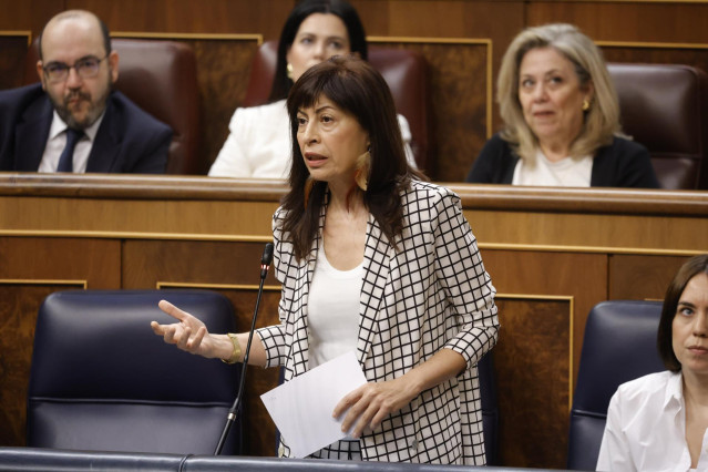 La ministra de Igualdad, Ana Redondo, en el Congreso de los Diputados, a 26 de febrero de 2025, en Madrid (España).