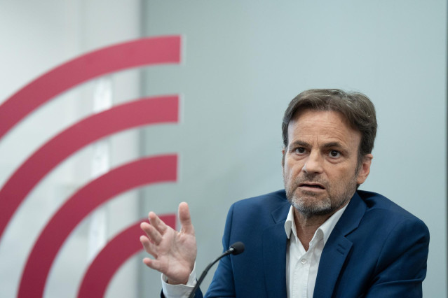 Archivo - El candidato de Comuns Sumar, Jaume Asens, durante una reunión con miembros del Comité de Empresa del Banco Sabadell y del BBVA, en Comisiones Obreras de Catalunya, a 31 de mayo de 2024, en Barcelona, Catalunya (España). En el contexto en el que
