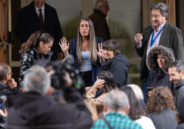 La portavoz de Junts en el Congreso, Miriam Nogueras, antes de ofrecer declaraciones a los medios, en el Congreso de los Diputados, a 18 de marzo de 2025, en Madrid (España).