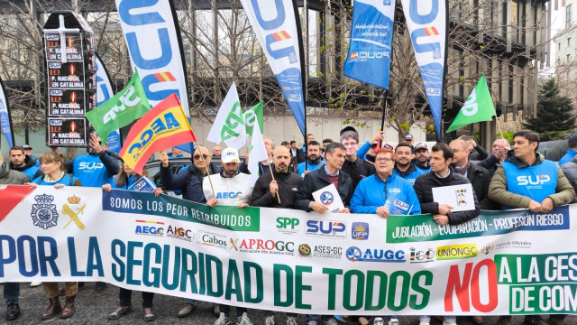 Organizaciones de la Policía y de la Guardia Civil protestan frente a la Delegación del Gobierno en Madrid contra el acuerdo con Junts en materia migratoria