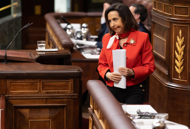 La ministra de Defensa, Margarita Robles, tras intervenir durante una sesión plenaria, en el Congreso de los Diputados, a 19 de marzo de 2025, en Madrid (España).