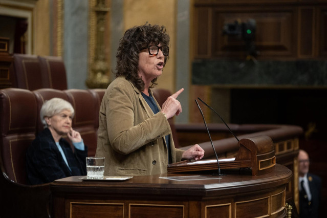 La diputada de ERC Teresa Jordà interviene durante una sesión plenaria en el Congreso de los Diputados, a 18 de marzo de 2025, en Madrid (España).