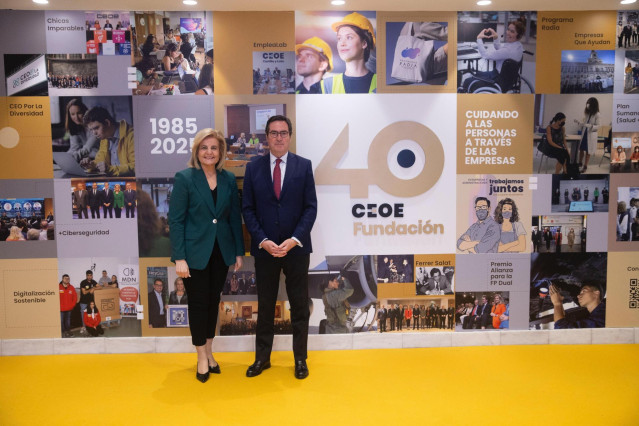 La presidenta de la Fundación CEOE, Fátima Báñez, y el presidente de la CEOE, Antonio Garamendi.