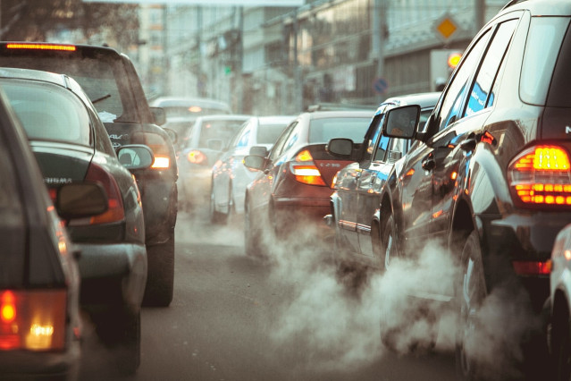 Archivo - Europa elevará en 20 millones de toneladas sus emisiones CO2 si no aumentan los eléctricos, según T&E.