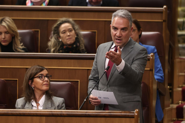 El vicesecretario de Coordinación Autonómica y Local del PP, Elías Bendodo, interviene durante un pleno en el Congreso de los Diputados, a 19 de febrero de 2025, en Madrid (España).