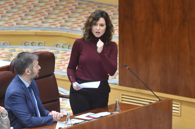 La presidenta de la Comunidad de Madrid, Isabel Díaz Ayuso, durante un pleno en la Asamblea de Madrid, a 20 de marzo de 2025, en Madrid (España).