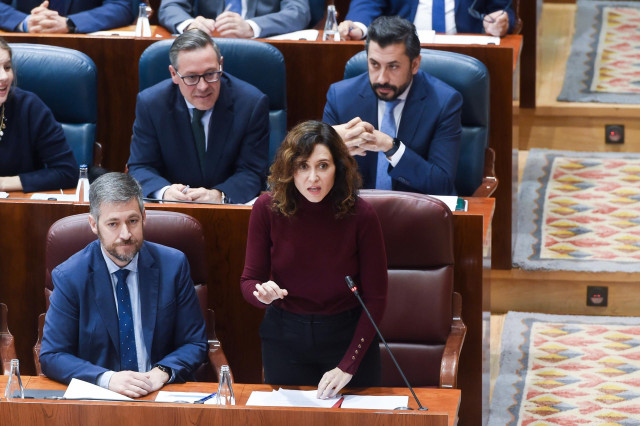 La presidenta de la Comunidad de Madrid, Isabel Díaz Ayuso, durante un pleno en la Asamblea de Madrid, a 20 de marzo de 2025, en Madrid (España).