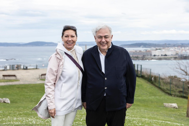 Dolleen Logan, jefa de la Primera Nación Lheidli T’enneh y Luis de Valdivia, presidente de Ecoener en Galicia.