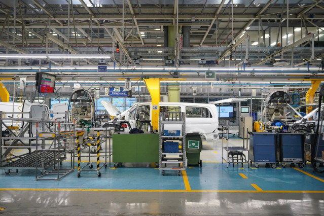 Archivo - Vista general de una sección de la planta de Mercedes en Vitoria-Gasteiz, Álava, País Vasco (España).
