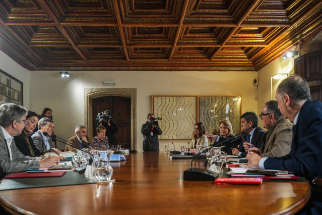 el presidente de la Generalitat valenciana, Carlos Mazón, durante la celebración de un pleno del Consell  para presentar el proyecto de los Presupuestos de 2025