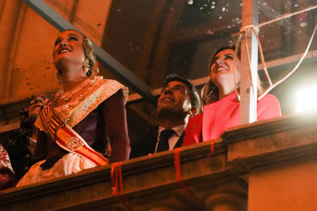 El 'president' de la Generalitat, Carlos Mazón, presencia la 'Cremà' con la que se pone fin a las Fallas de 2025.