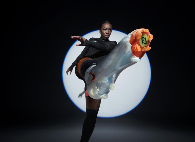 Archivo - Nike presenta Phantom Luna, la bota de fútbol para mujer más innovadora de su historia.